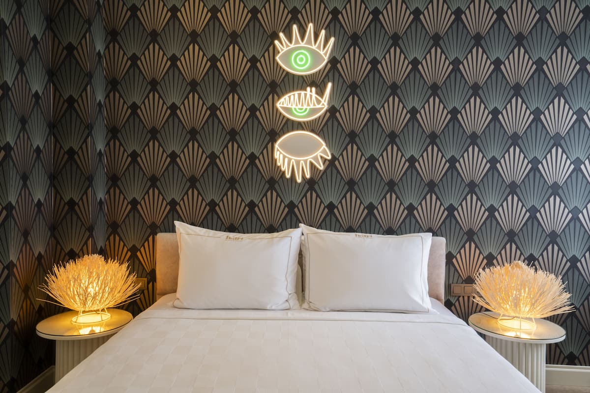 THE ARTDECO ROOM