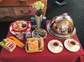 Desayuno continental diario (EUR 5 por persona)