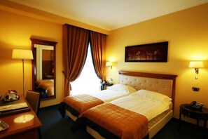 ห้องคลาสสิกดับเบิลหรือทวิน | ผ้าปูที่นอน Frette จากอิตาลี, เครื่องนอนระดับพรีเมียม, ผ้านวมขนเป็ด