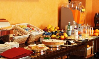 Daily continental breakfast (EUR 5 per person)