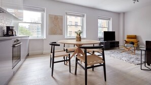 A modern kitchen with a dining area, large windows, and a flat-screen TV. - 5VH Virginia House Cool Interiors in Bloomsbury 2 Double Beds sleeps 4 (London)