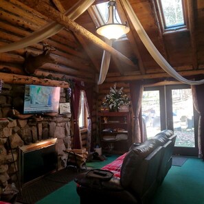 Smart-TV, Kamin, Tischfußball, Tischtennisplatte