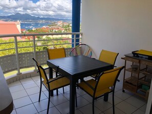 Outdoor dining - Martinique!  Beautiful, fully renovated studio with sea view (ANSE MITAN - LES 3 ILETS)