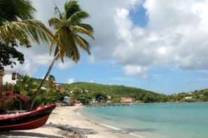 Beach nearby, beach towels - Martinique!  Beautiful, fully renovated studio with sea view (ANSE MITAN - LES 3 ILETS)