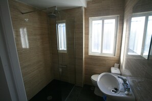 Dusche, Handtücher, Seife, Toilettenpapier