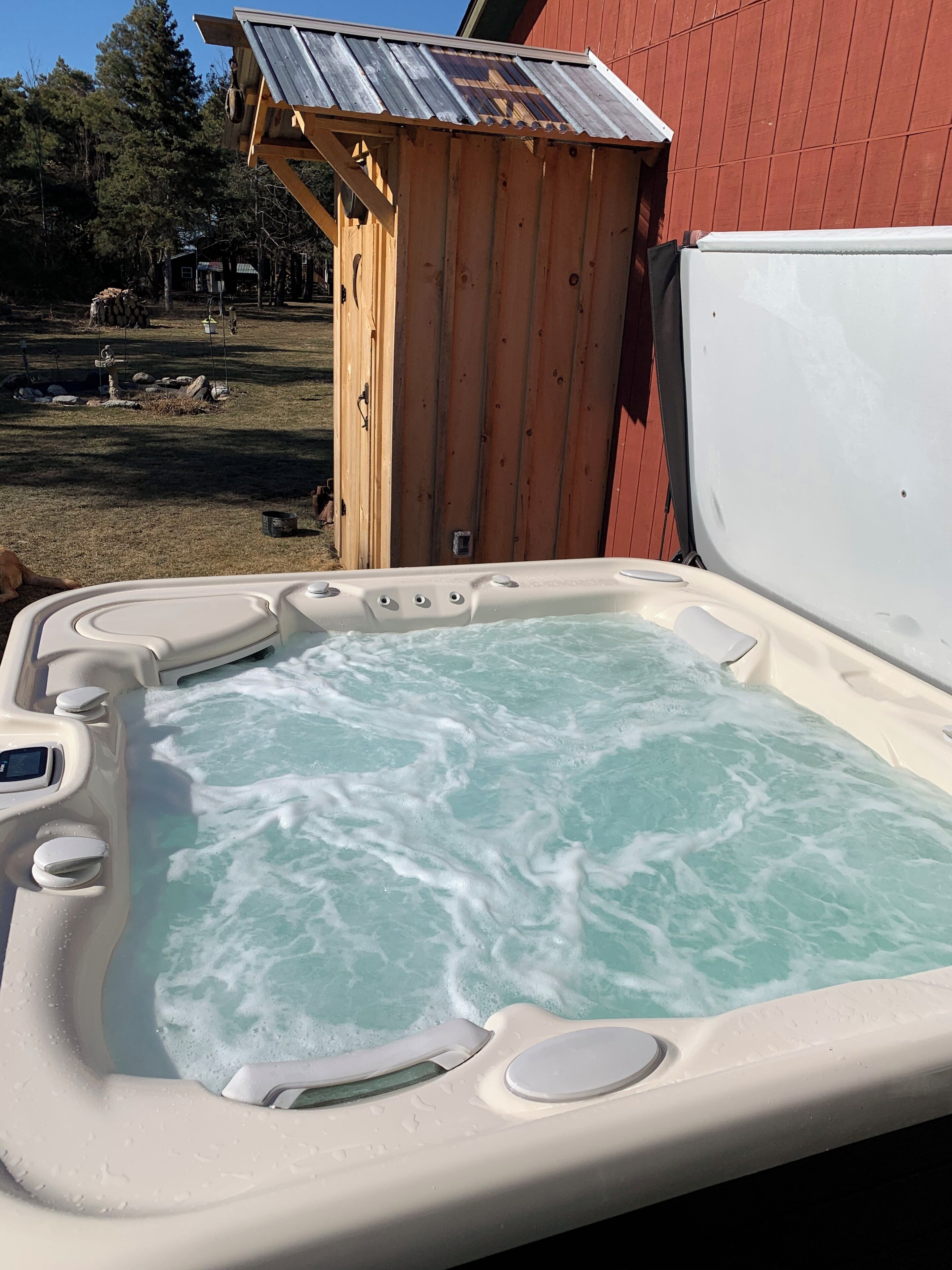 Outdoor spa tub