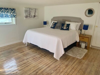In the heart of Cape Vincent
Book NOW