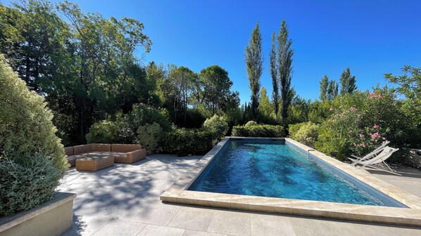 حمّام سباحة خارجي