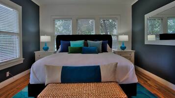 2 bedrooms, desk, iron/ironing board, travel crib