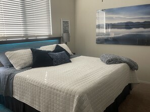 1 habitación, tabla de planchar con plancha, wifi gratis y ropa de cama 