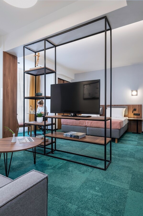 Suite Junior, 1 kamar tidur | Minibar, brankas, meja kerja, dan ruang kerja ramah laptop