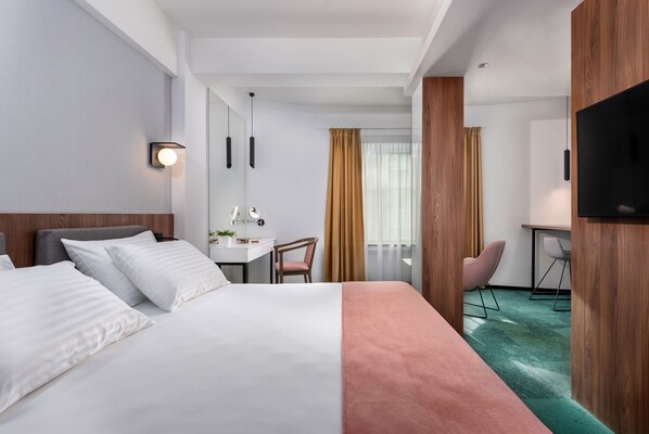 Premium Room | Minibar, in-room safe, desk, laptop workspace - Hotel Tim's Apartments (Skopje)