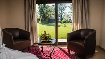 Premium bedding, in-room safe, free WiFi, bed sheets