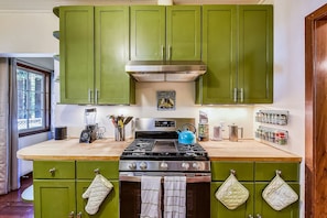 冰箱、微波炉、炉灶、洗碗机