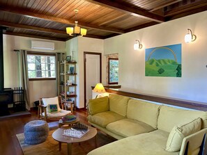 Smart TV, videogiochi, lettore DVD, impianto stereo