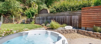 Bella Vita ~ High-End Bungalow with Private Yard