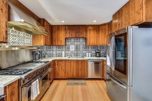 Refrigerador, microondas, parrilla de estufa y lavavajillas