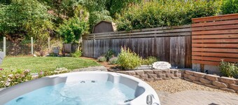 Bella Vita ~ High-End Bungalow with Private Yard