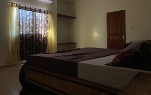 1 bedroom, iron/ironing board, WiFi, bed sheets - Double room Prospérité (Ziguinchor)