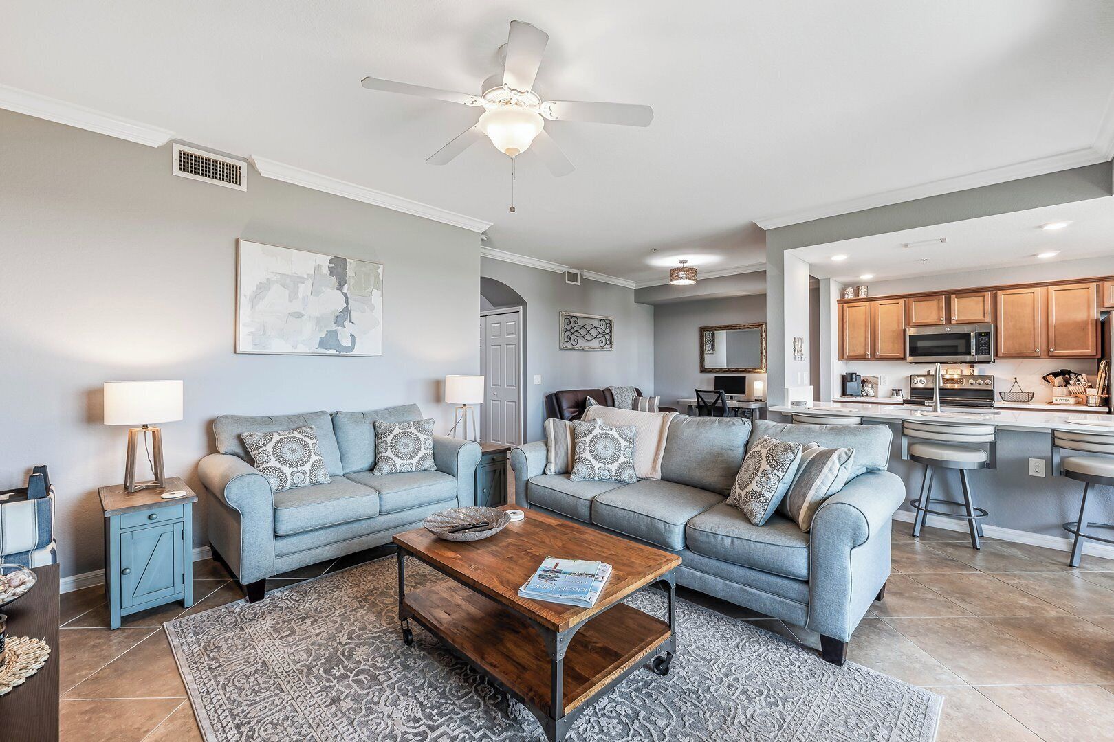 627 Bonita National Condo