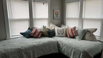 2 bedrooms, iron/ironing board, free WiFi, bed sheets