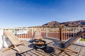 Property grounds - Zion Stay • Scenic Tiny Home + Sunset Views (Apple Valley)