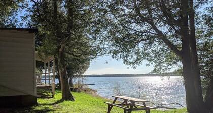 Sunset Lakefront Spacious 8 people Getaway,