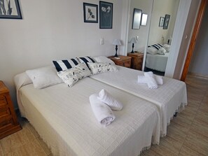3 bedrooms, iron/ironing board, free WiFi, bed sheets - Anacasa San Fernando Oliva Nova AP180 (Oliva)