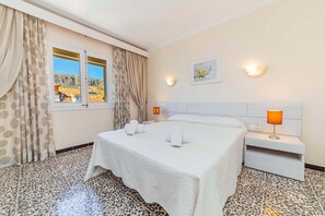 3 chambres, fer et planche à repasser, Wi-Fi gratuit, draps fournis