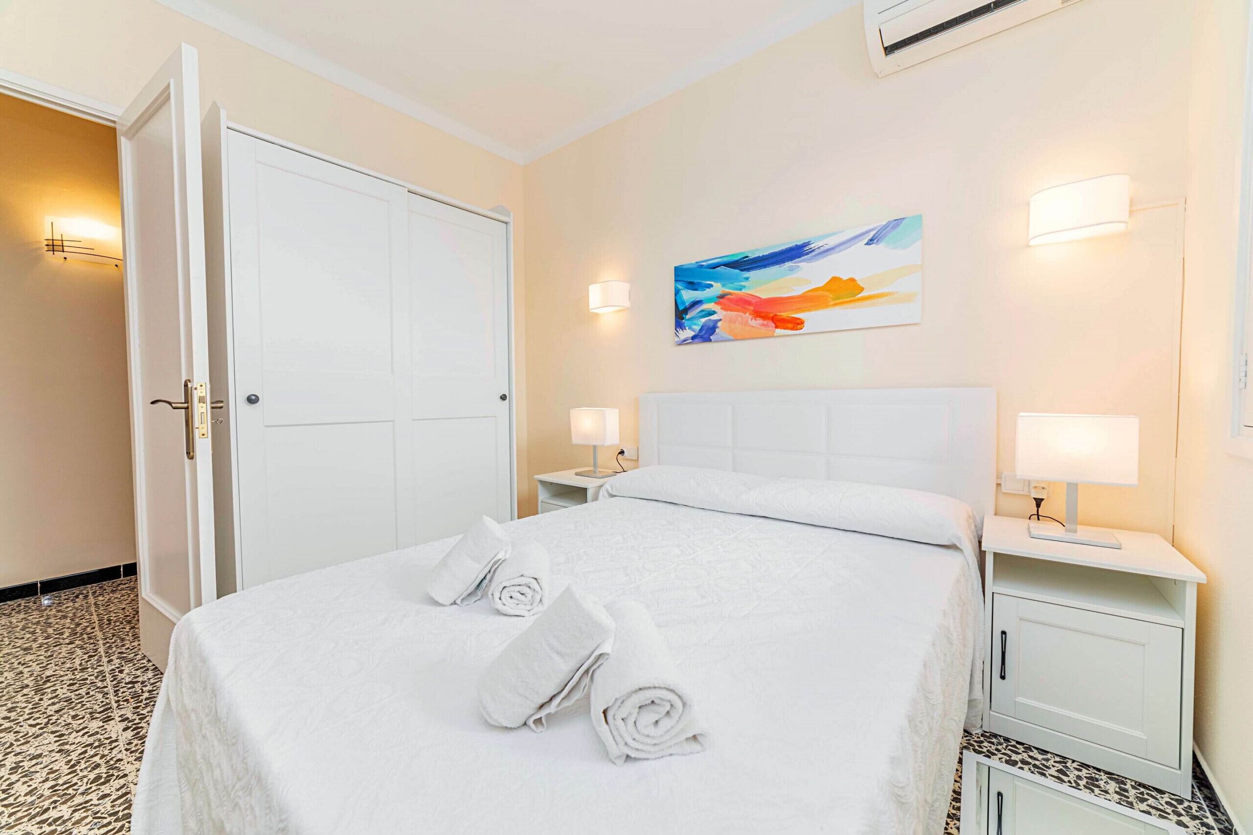 3 chambres, fer et planche à repasser, Wi-Fi gratuit, draps fournis