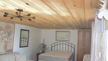 1 bedroom, in-room safe, free WiFi, wheelchair access
