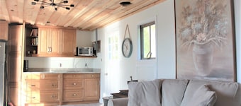 Woodfire Lake Cabin, Sky Lake Retreat. Sleep 2 People