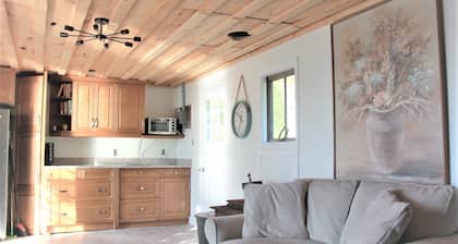 Woodfire Lake Cabin, Sky Lake Retreat. Sleep 2 People