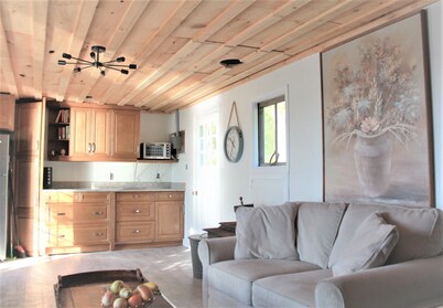 Woodfire Lake Cabin, Sky Lake Retreat. Sleep 2 People