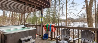 The Lake House - Hot tub with Lake view!