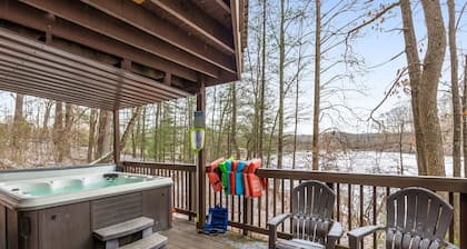 The Lake House - Hot tub with Lake view!