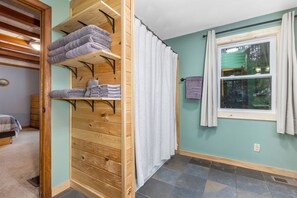 Interior - The Lake House - Hot tub with Lake view! (Rockbridge)