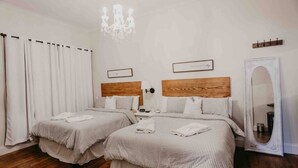 1 slaapkamer, een strijkplank/strijkijzer, wifi, beddengoed