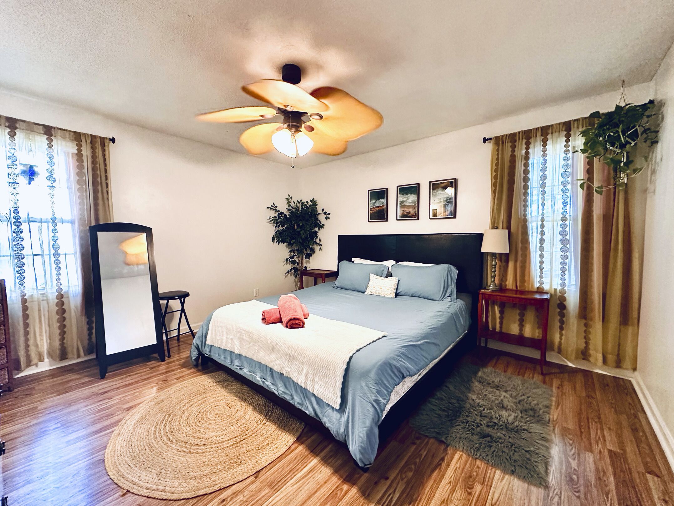 Open and Comfy 4Bed home w/ Patio near Downtown-Folly Beach-Kiawah-Seabrook