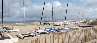 Getting a breath of fresh air by the sea between Bredene and De Haan