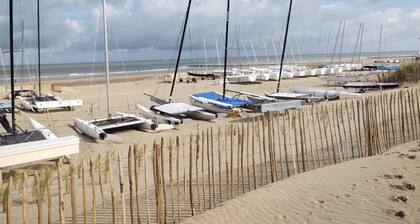 Getting a breath of fresh air by the sea between Bredene and De Haan