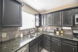 Fridge, microwave, oven, stovetop - Right At Home-Midland Hot Tub Delight (Midland)