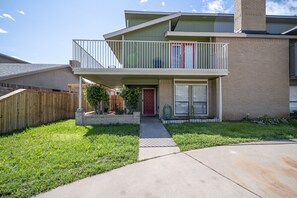 Exterior - Right At Home-Midland Hot Tub Delight (Midland)