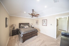 3 bedrooms, iron/ironing board, free WiFi, bed sheets