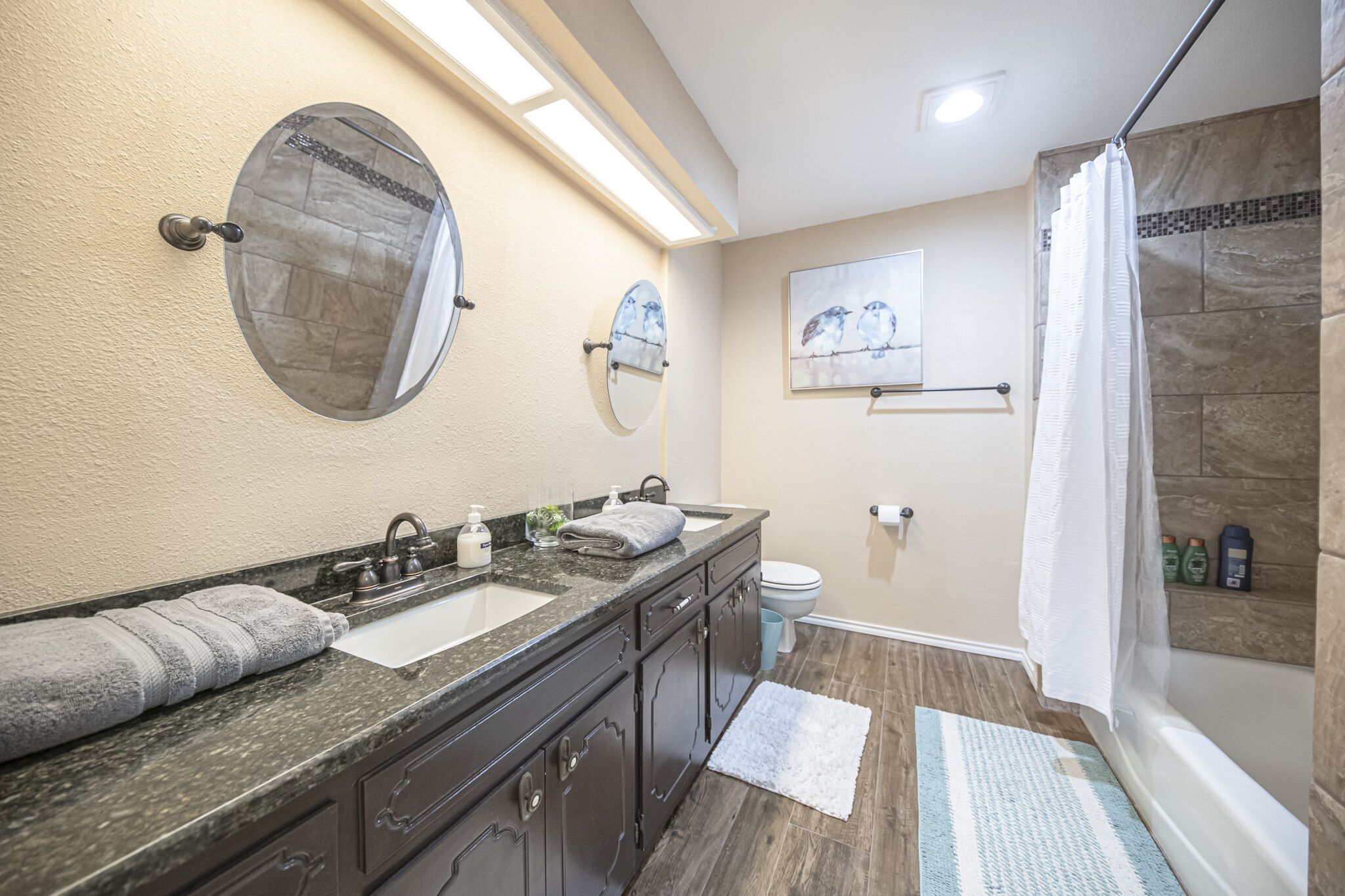 Combined shower/bathtub, hair dryer, towels, soap