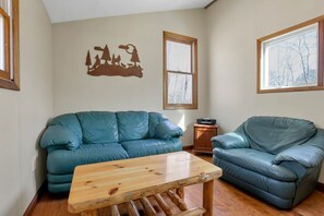 Smart TV, fireplace, DVD player