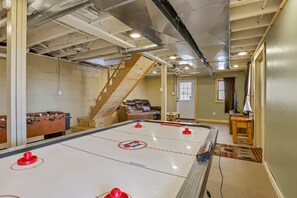 Game room - Cliff's Edge (Hocking Hills Area) (Amanda)