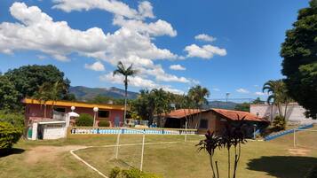 4 bedrooms, laptop workspace, free WiFi, bed sheets