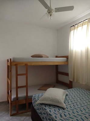 4 bedrooms, laptop workspace, free WiFi, bed sheets