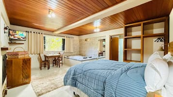 Quarto luxo | Individualmente mobiliados, Wi-Fi de cortesia, roupa de cama